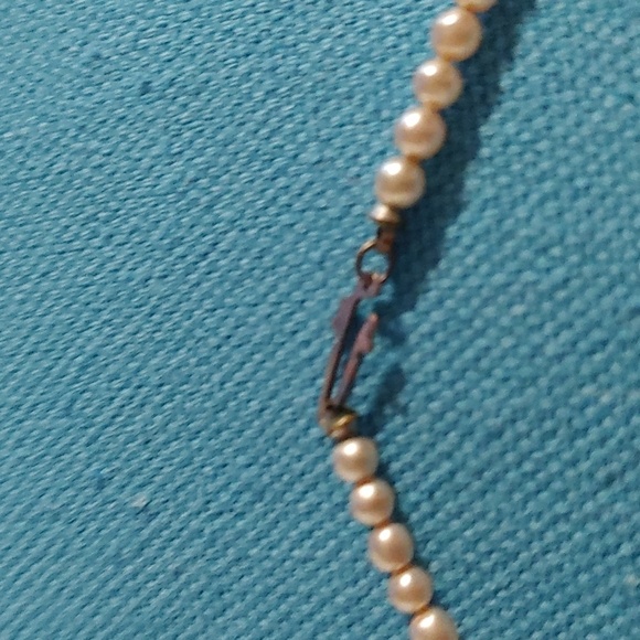 Faux Pearl Necklace - Picture 3 of 5